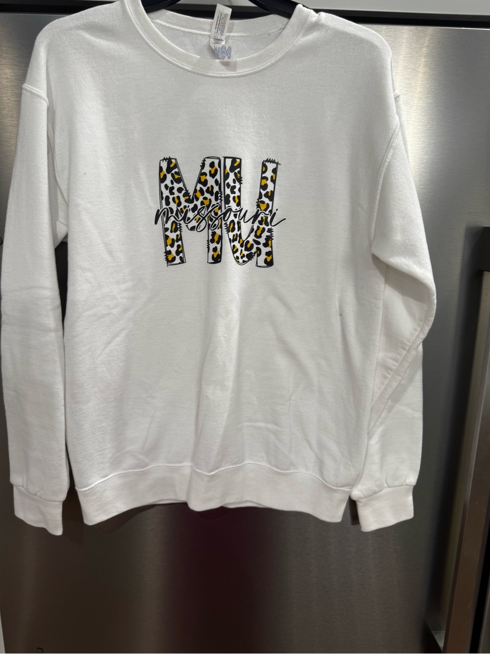 Mizzou White Crewneck Sweater with Leopard 'MU’ Graphic